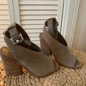 Marc Fisher ankle strap heels, like new. Size is 8M